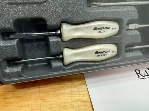 Snap-on Tools USA NEW NOS 7PC PEARL WHITE Hard Handle Screwdriver Set SDDX70APW