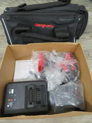 Snap On 18V Impact Wrench Kit 3/8” ( CT8810BG)