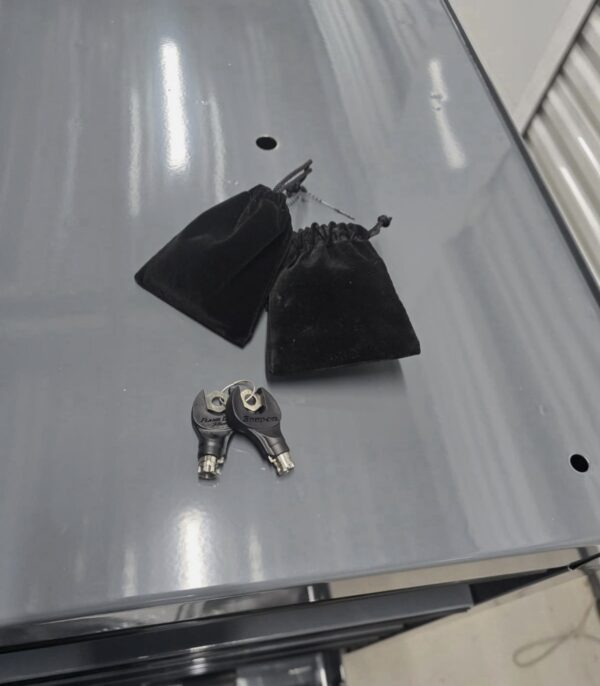 screenshot-97 snap on tool /chest 
10 drawers gray in color it's new