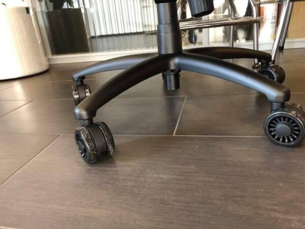 Snap on gaming chair